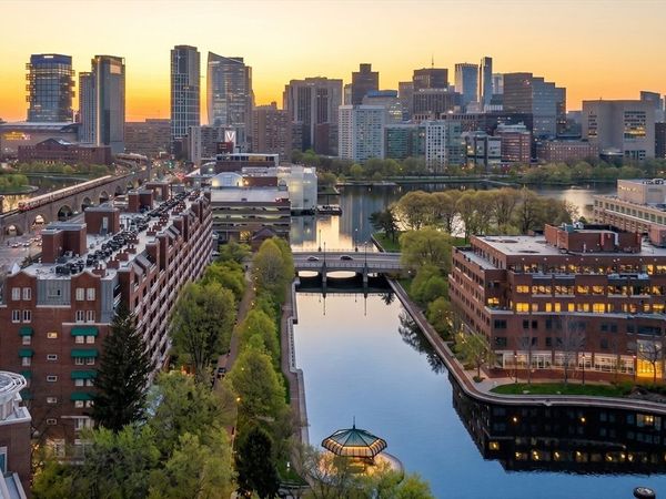 4 Canal Park, Unit PH8, Cambridge, MA 02141