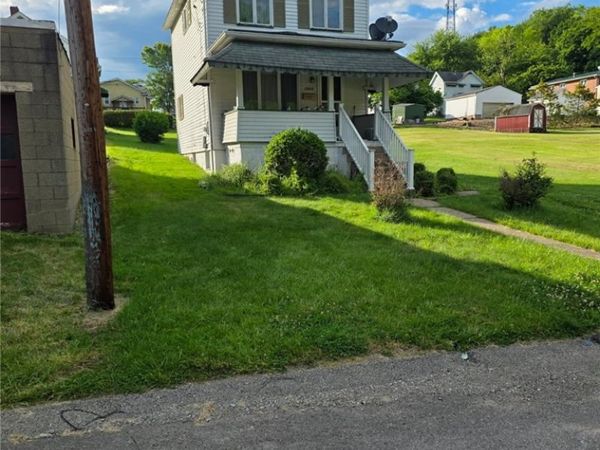 1013 Howell St, Vandergrift, PA 15690