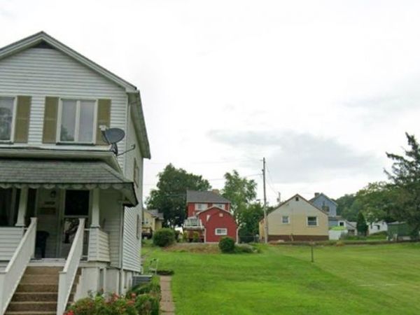 1013 Howell St , Vandergrift, PA 15690