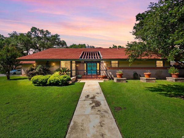 1127 MOUNT RAINIER DR, San Antonio, TX 78213