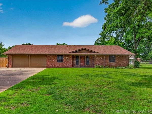 5908 Whitney Lane , Bartlesville, OK 74006