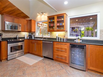 8705 Nash Pl North Saanich, BC V8L 4G9