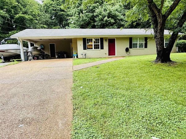 661 Rivermont Rd, Florence, AL 35634