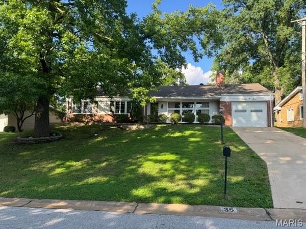 35 Pinewood Drive , Crestwood, MO 63123