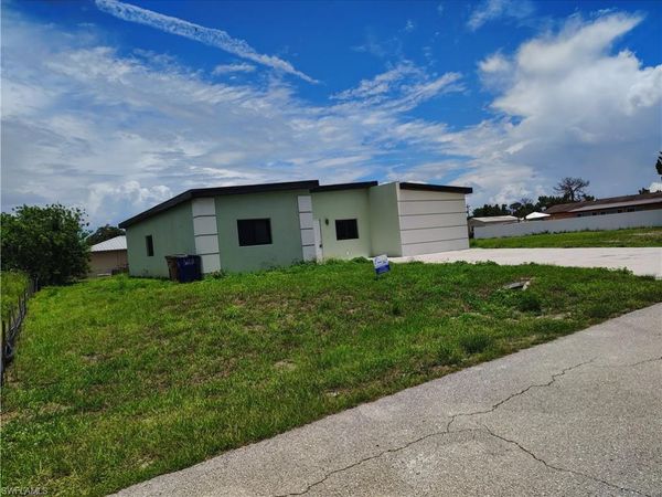 423 Canyon DR S, LEHIGH ACRES, FL 33936