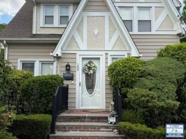 1980 roosevelt , Baldwin, NY 11510