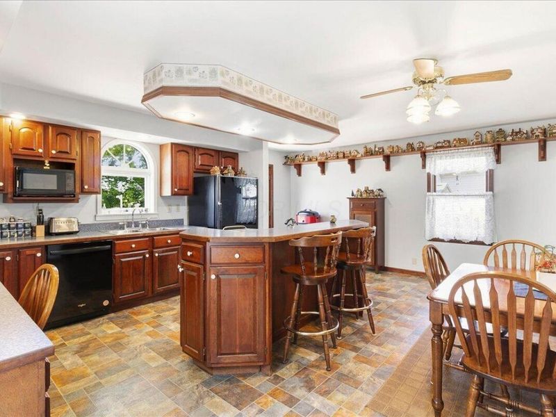 420 S Madriver, Bellefontaine, OH 43311 Photo 8