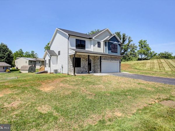 695 KARVOIS COURT, CHAMBERSBURG, PA 17202