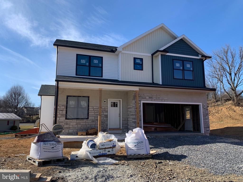 695 KARVOIS COURT , CHAMBERSBURG, PA 17202
