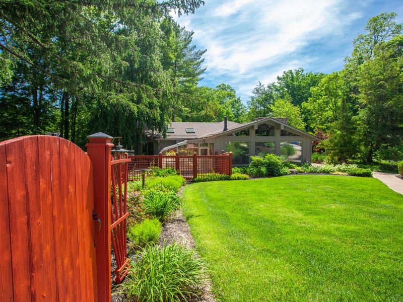 890 Plum Tree Drive, Columbus, OH 43235 Photo 9