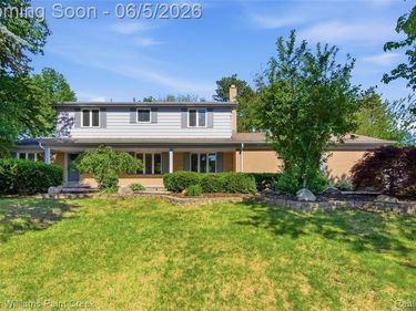 6966 Killarney Drive, Troy, MI 48098