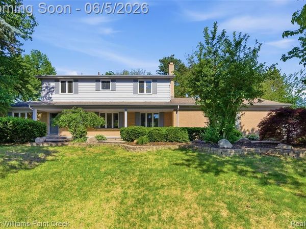 6966 Killarney Drive, Troy, MI 48098