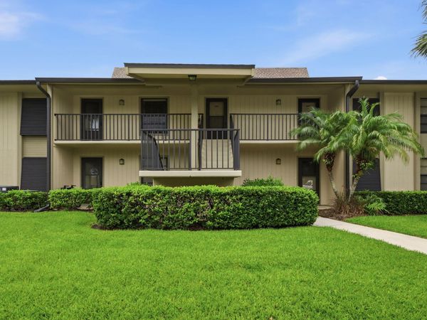 29 Plantation Drive, Unit 202, Vero Beach, FL 32966