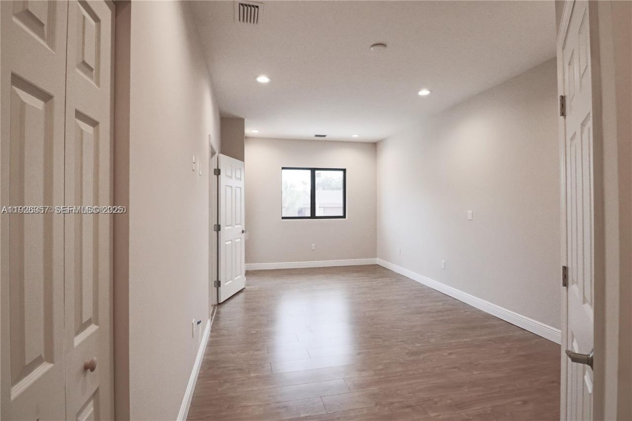 9265 NW 16th Street, Pembroke Pines, FL 33024 Photo