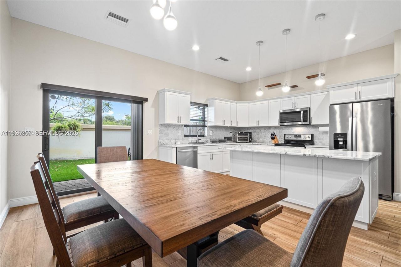 9265 NW 16th Street, Pembroke Pines, FL 33024 Photo