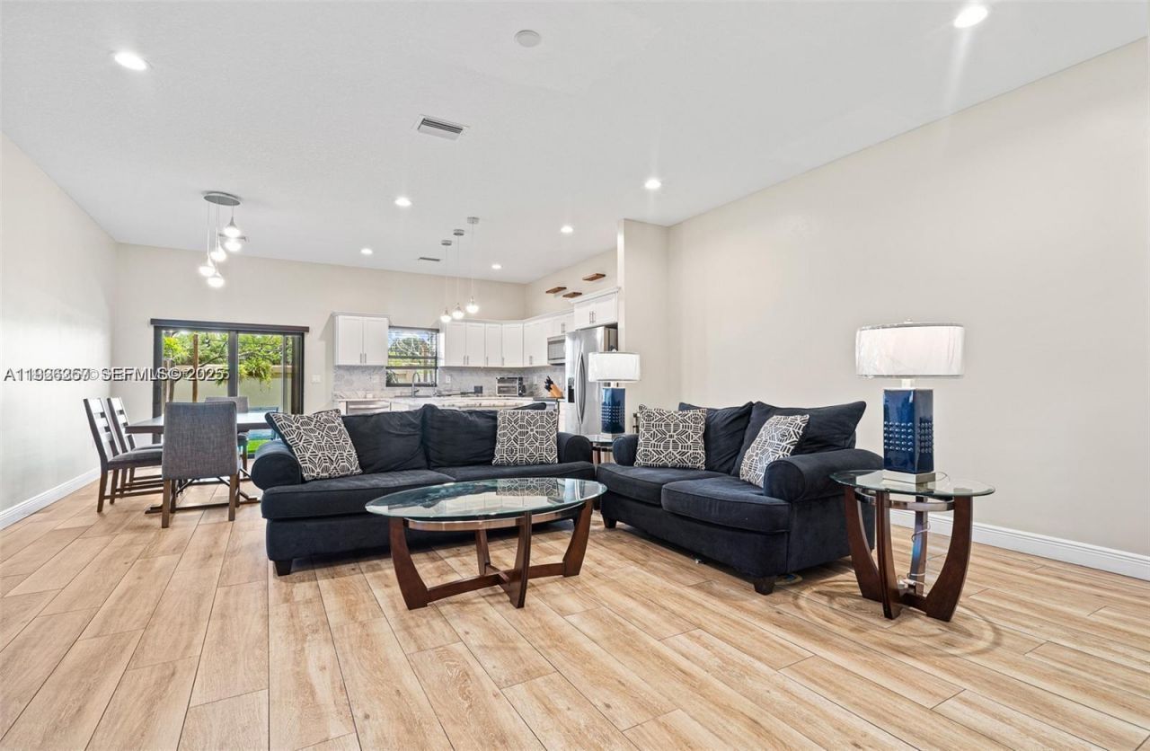 9265 NW 16th Street, Pembroke Pines, FL 33024 Photo