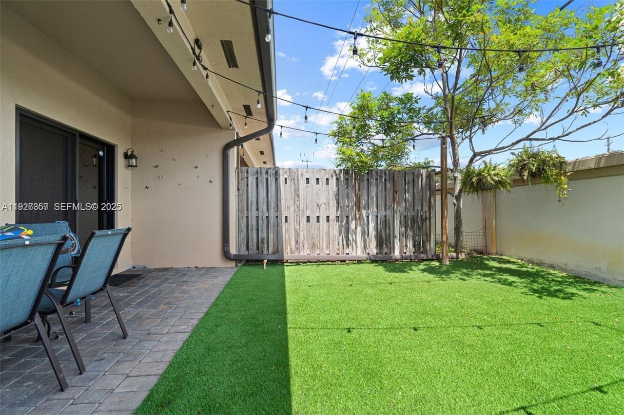 9265 NW 16th Street, Pembroke Pines, FL 33024 Photo