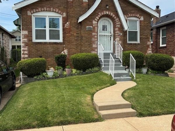 6904 Parkdale Drive , Velda City, MO 63121