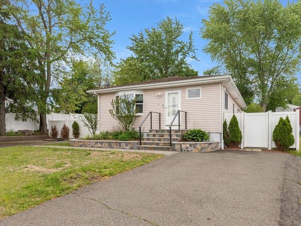 4 Pine, Peabody, MA 01960