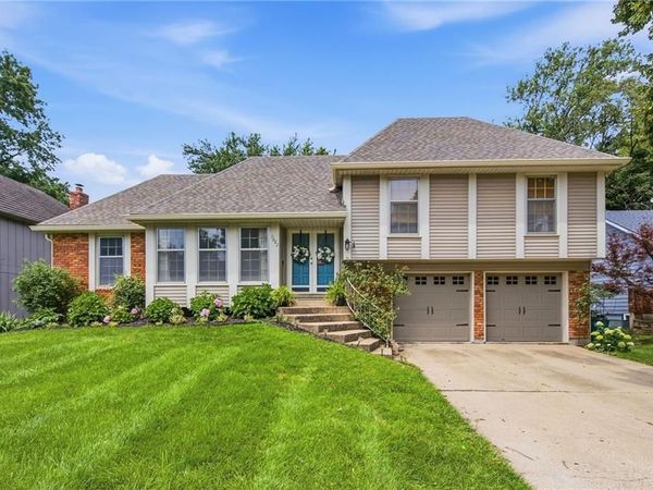 7822 Westgate Drive, Lenexa, KS 66216