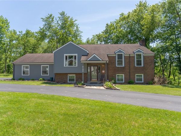 5190 Windy Hill Dr , Gibsonia, PA 15044