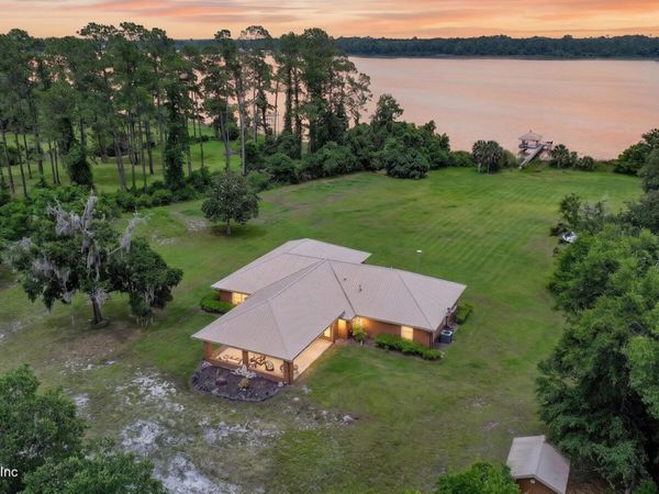 140 LAKE Street, Pomona Park, FL 32181