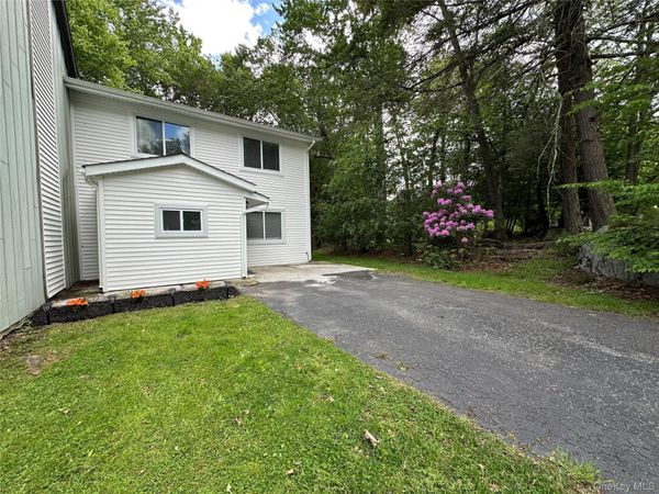 34 Elizabeth Way , Kiamesha Lake, NY 12751