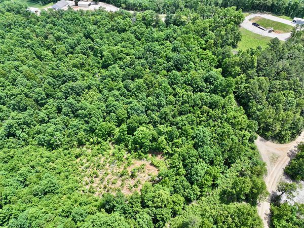 18550 Cr 106 E , Eminence, MO 65466