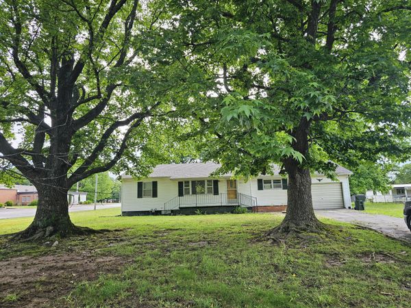 1115 S Carnation Drive , Aurora, MO 65605