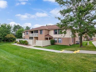 61200 Greenwood Drive, South Lyon, Mi 48178