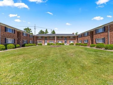 31831 Grand River Avenue , Farmington, MI 48336