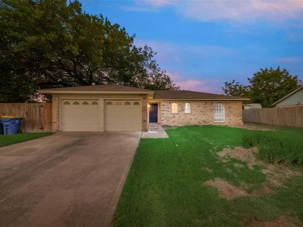 6013 Barry Drive, Watauga, TX 76148