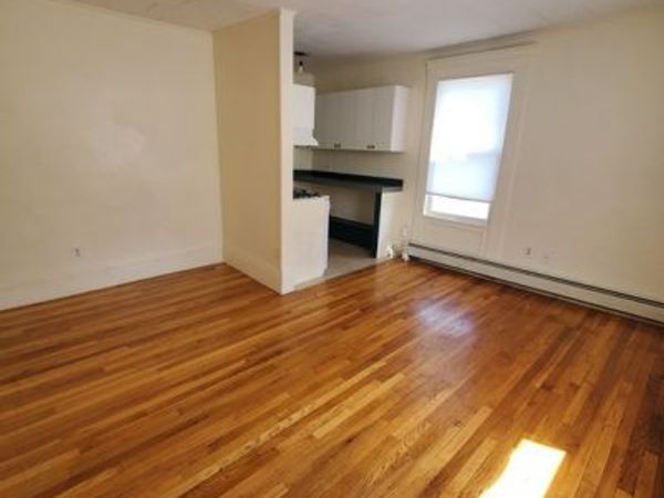 47 Railroad Ave, Unit 2R, Beverly, MA 01915