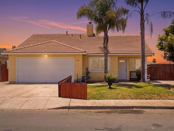 1015 Eagle Drive, Salinas, CA 93905