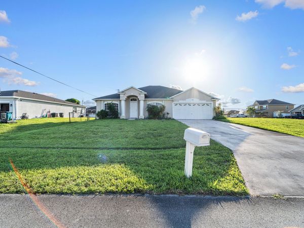 672 SW Kayak Avenue, Port St. Lucie, FL 34953