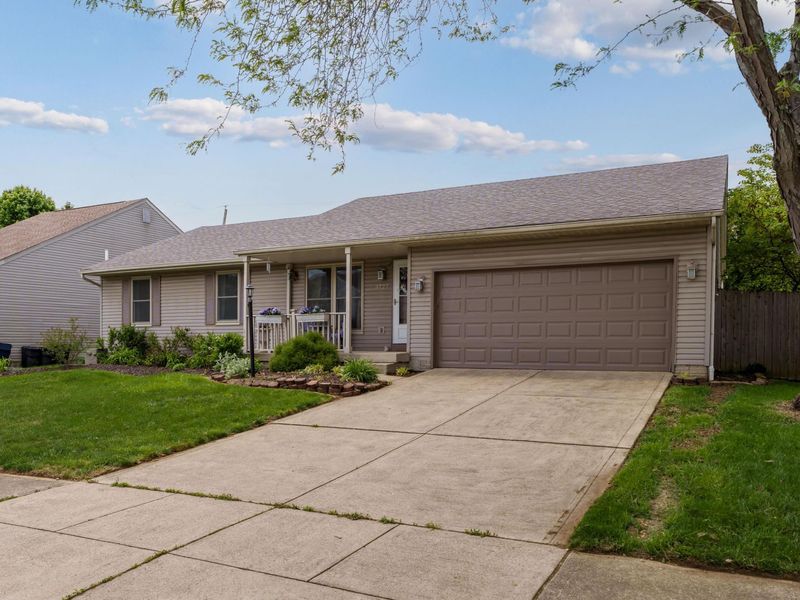3727 Carriage Run Drive, Hilliard, OH 43026 Photo 2