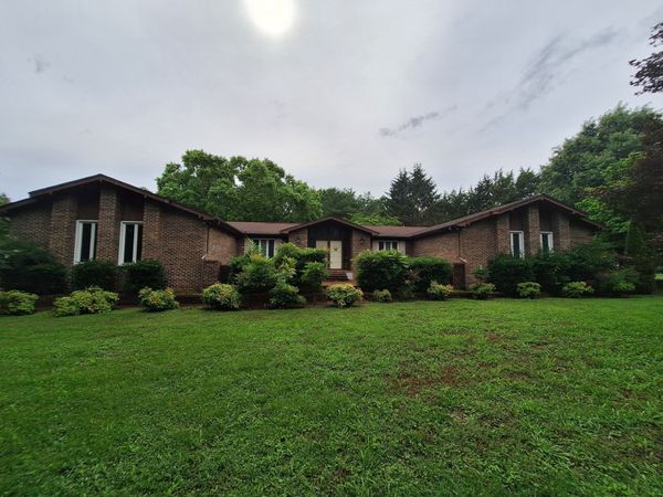 615 Lakeview Way , Winchester, TN 37398