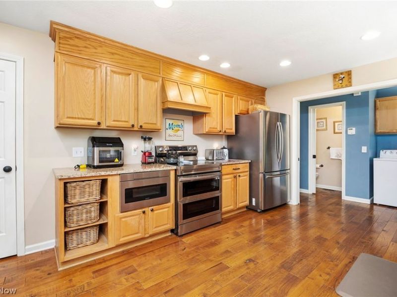 8524 Wayside Drive, Olmsted Township, OH 44138 Photo 13