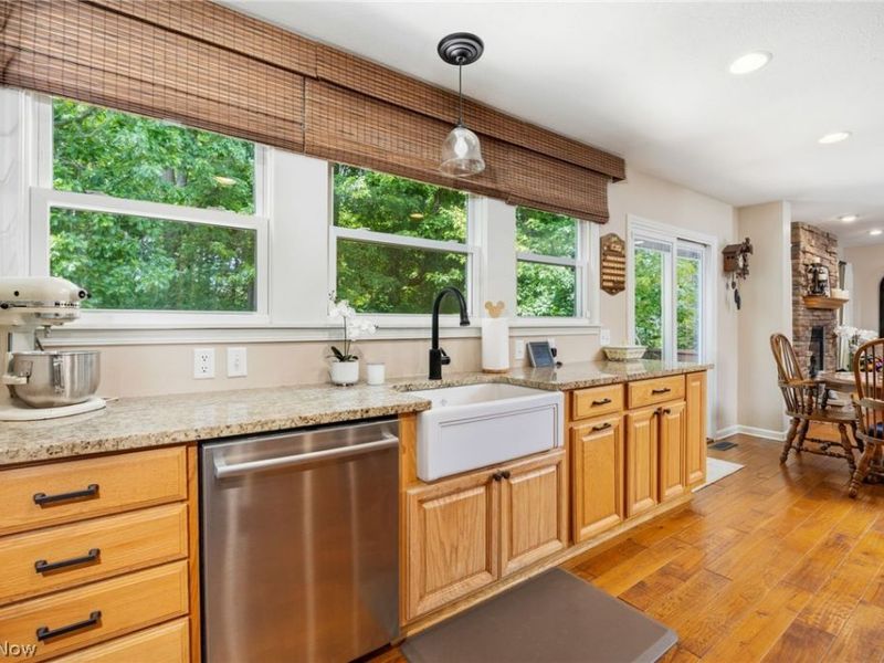 8524 Wayside Drive, Olmsted Township, OH 44138 Photo 14