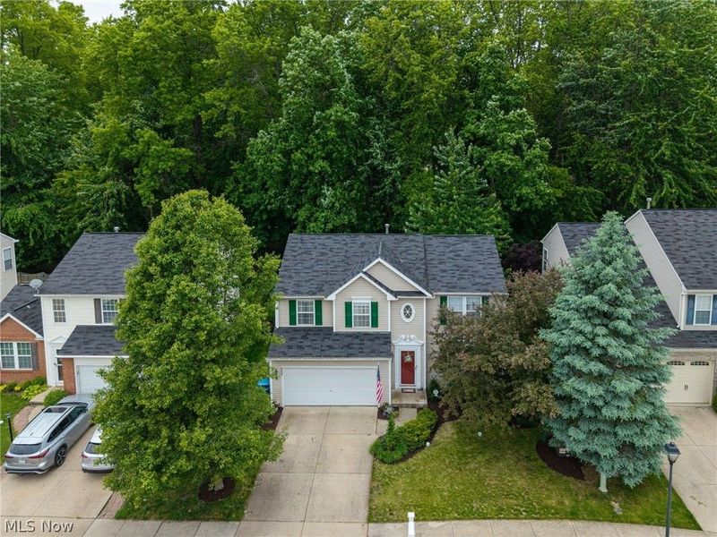 8524 Wayside Drive, Olmsted Township, OH 44138 Photo 2