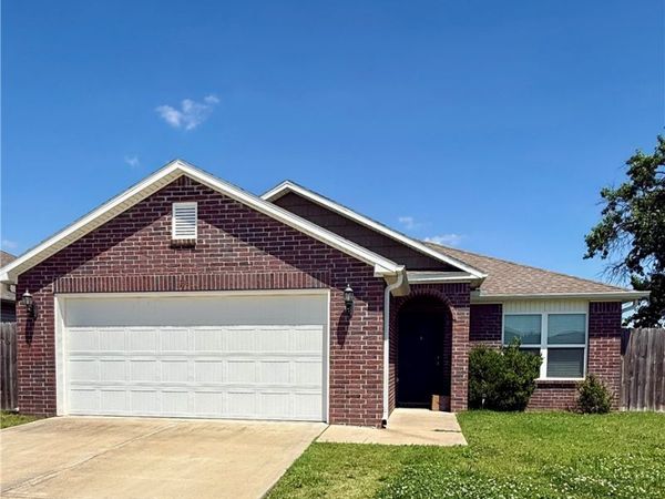 1334 S Kingfisher Lane, Fayetteville, AR 72701