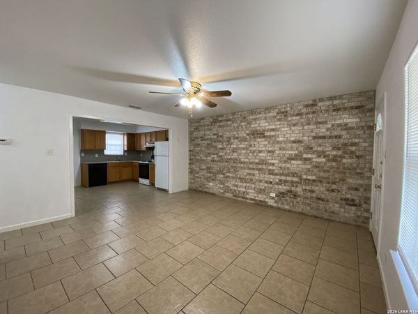 1207 & 1209 W GOODWIN ST, Pleasanton, TX 78064