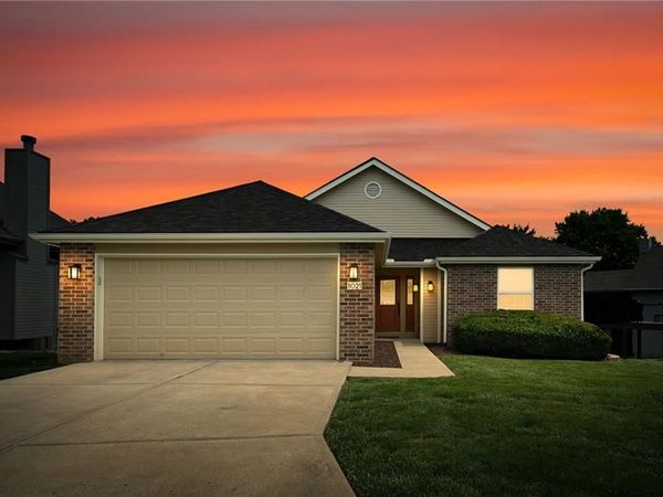1021 SW 8TH Street, Lee's Summit, MO 64081