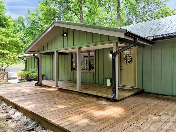 148 Cross Stitch Mountain Road, Sylva, NC 28779