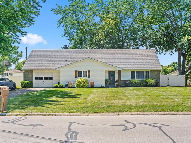 585 Edgewood Drive, Circleville, OH 43113 Photo 2