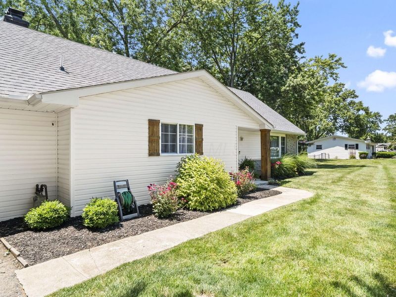 585 Edgewood Drive, Circleville, OH 43113 Photo 3