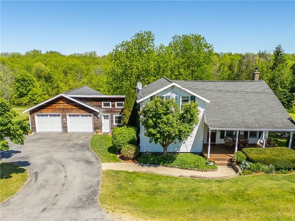 1014 Cornwall Rd , Palmyra, NY 14522