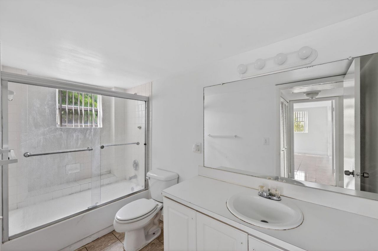 8363 Lake Drive, Unit 308, Doral, FL 33166 Photo