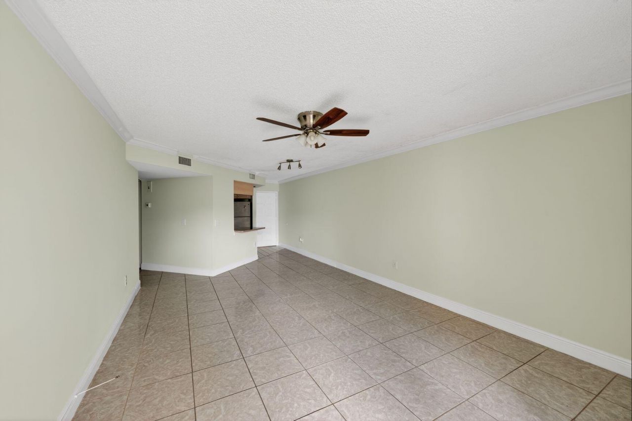 8363 Lake Drive, Unit 308, Doral, FL 33166 Photo