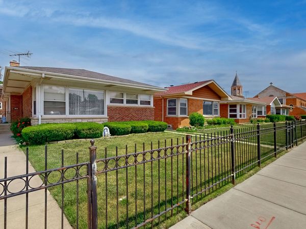 2816 W Bryn Mawr Avenue , Chicago, IL 60659